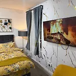 Luxury Studio In Victoria, 7 Minutes Walk To Victoria Station, Room 8