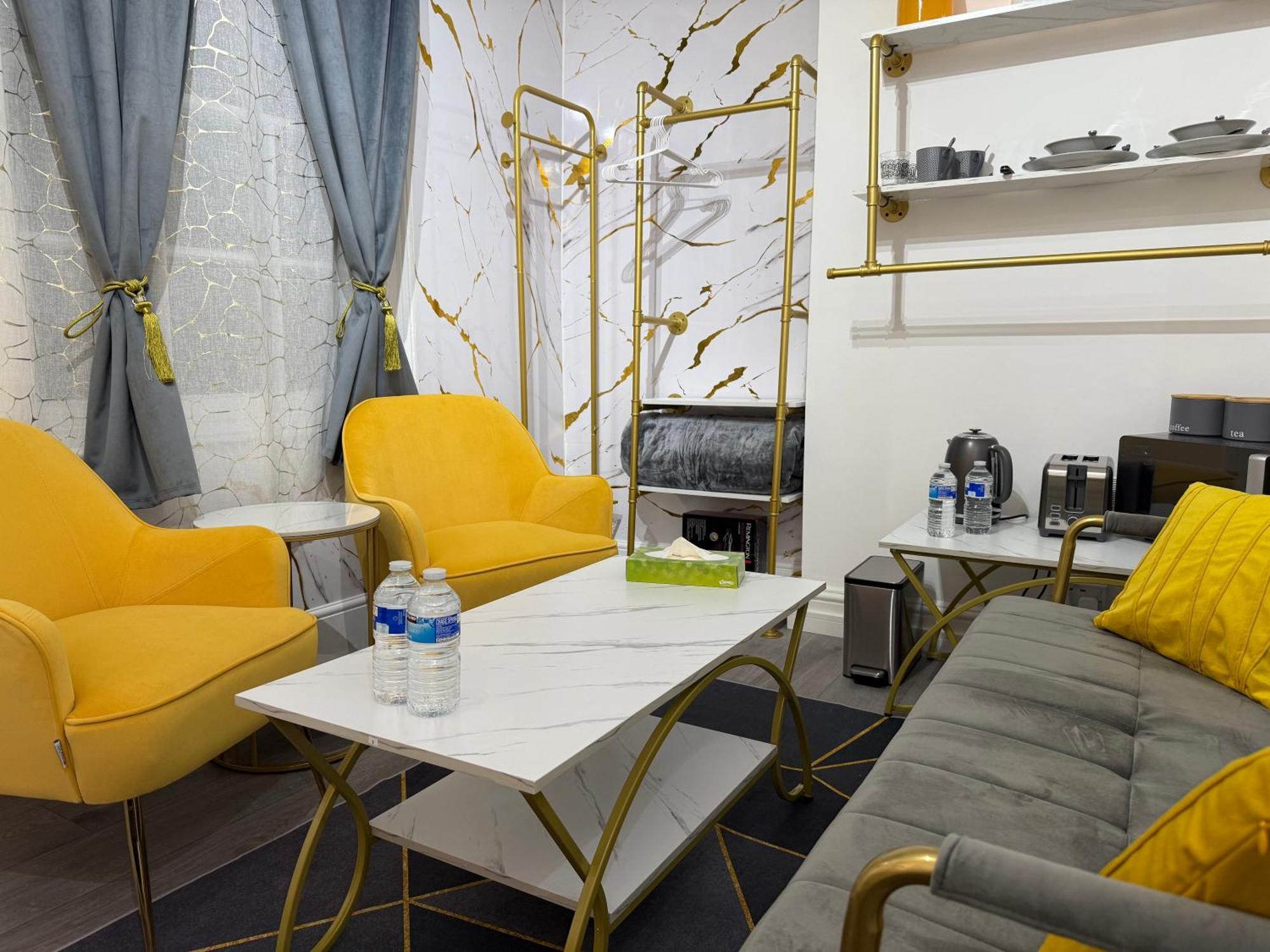 Luxury In Victoria, 7 Minutes Walk To Victoria Station, 8 Homestay *